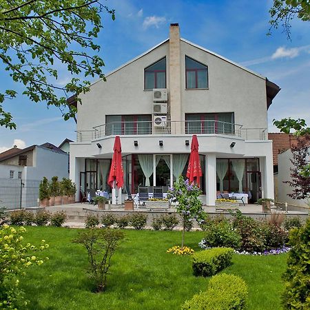 Отель Casa Jasmine Брашов Экстерьер фото